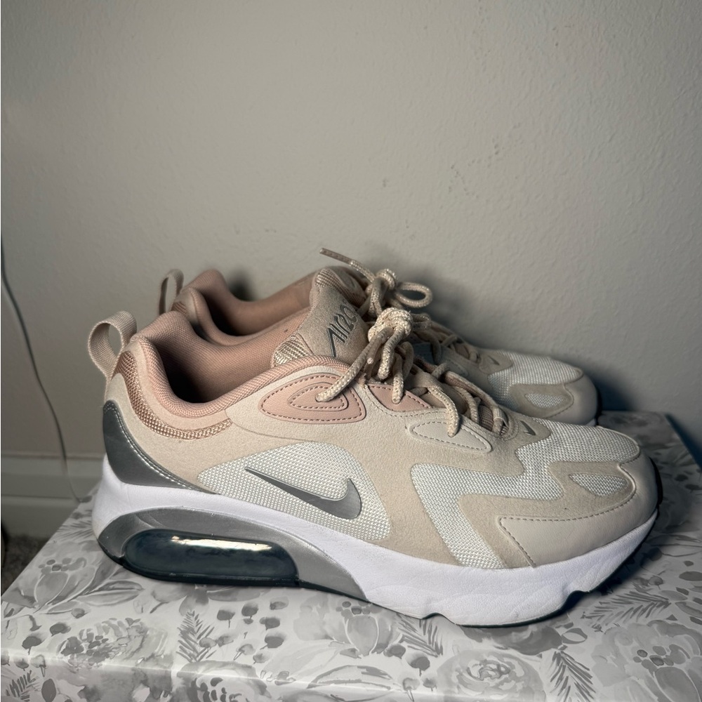 Nike Women's Beige and Metallic Sneakers